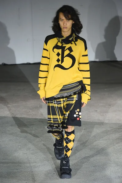 Look 16